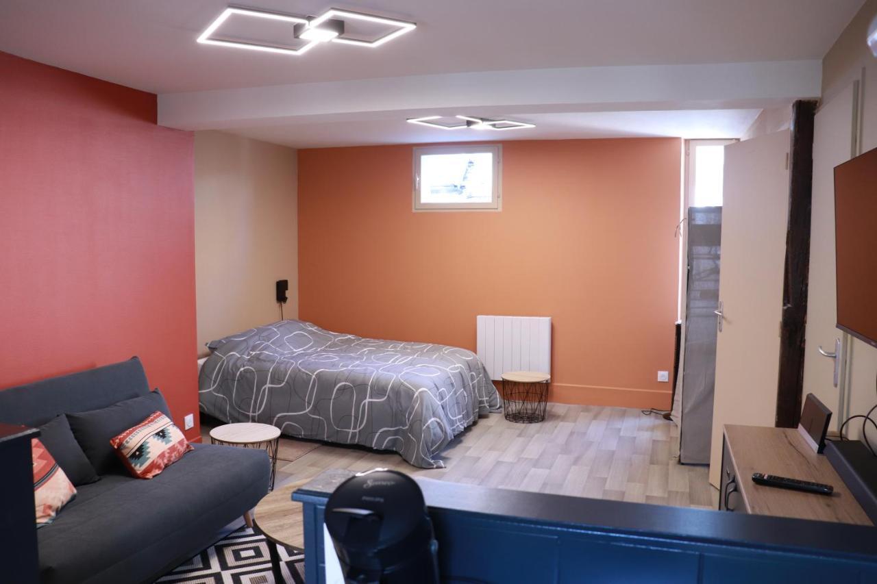 Sejour Confort En Plein Coeur De Nevers, Galet-carbone Ou Terra Cotta Apartment Nevers