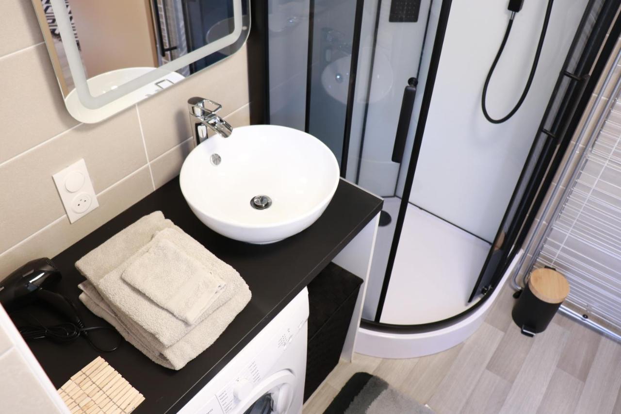 Sejour Confort En Plein Coeur De Nevers, Galet-carbone Ou Terra Cotta Apartment