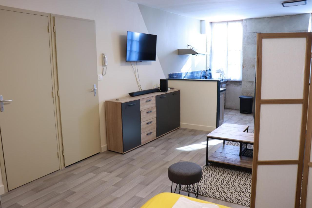 Apartment Sejour Confort En Plein Coeur De Nevers, Galet-carbone Ou Terra Cotta
